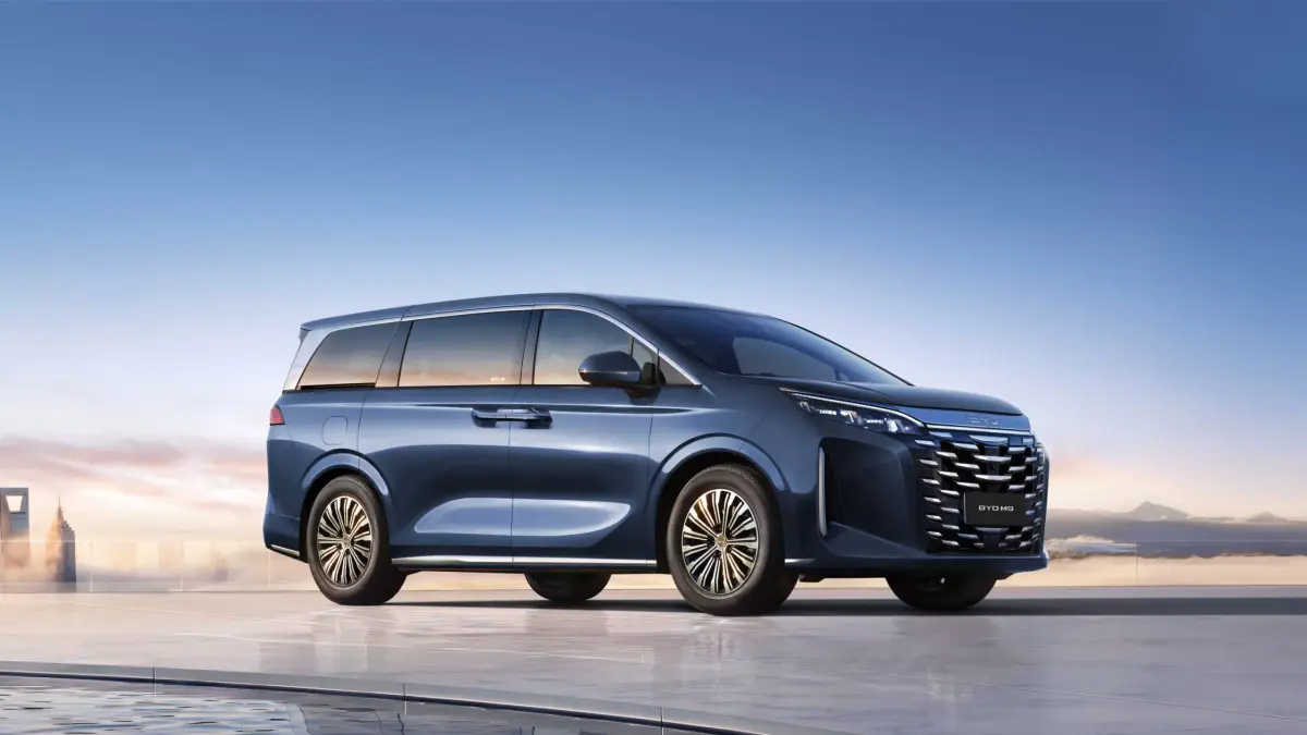 BYD M9 2026: Minivan Híbrida Chega com 1.163 km de Autonomia e Preço a Partir de R$ 137 mil na China