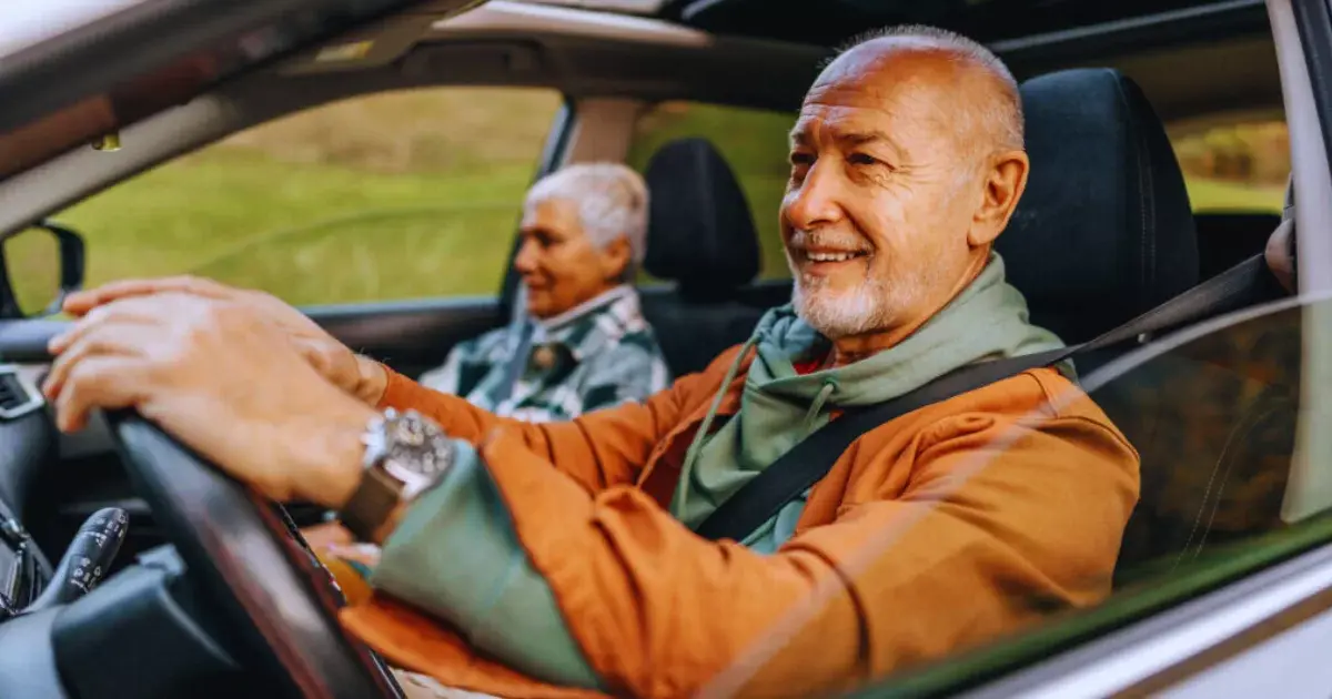 Por que carros elétricos são ideais para motoristas com mais de 60 anos