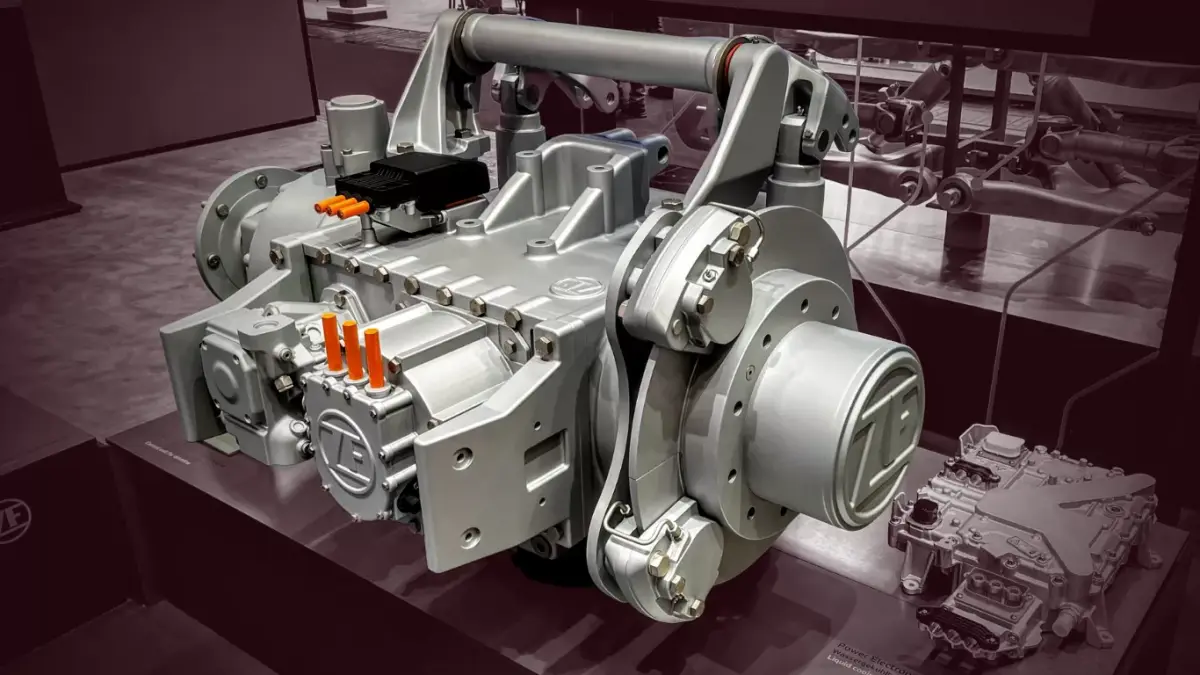 ZF eTERRADRIVE: sistema elétrico integrado para tratores de até 100 kW chega ao mercado europeu